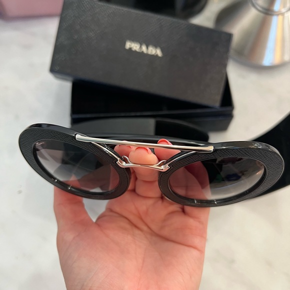 Prada sunglasses - Picture 8 of 9